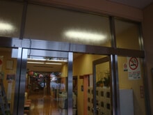小学校に目隠しフィルムを施工後(上部)